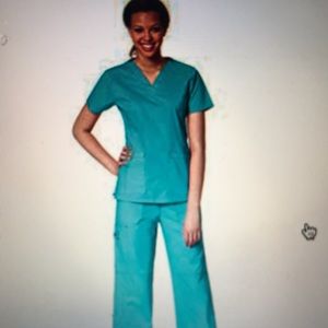 WonderWink WonderFlex Top and Cargo Pant set